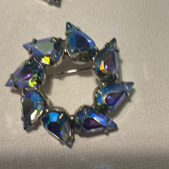 Vintage Stunning Pair of AB Rhinestone Brooches - Picture 9 of 10